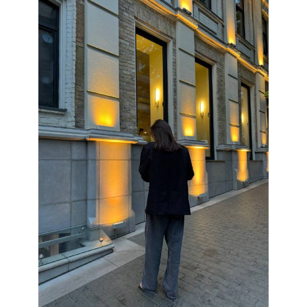 Жіночий піджак оверсайз в чорному кольорі з костюмки 