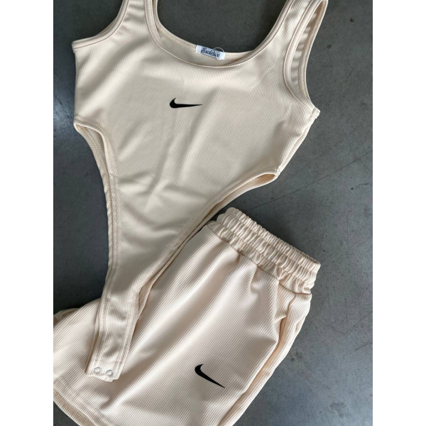 Боді з високими розрізами та шорти, в малиновому кольорі 42-46 (onesize) 