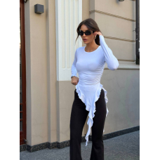Жіночий асиметричний лонгслів\лонг з рюшами, в білому кольорі 42-44
