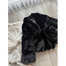 Жіноча шубка-пальто з поясом та хутряними манжетами, в чорному кольорі 42-46