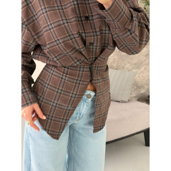Жіноча сорочка в клітинку з плечиками oversize на ґудзиках, в шоколадному кольорі 42-44