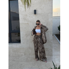Жіночий костюм oversize шовковий з принтами, колір пальми мокко one size
