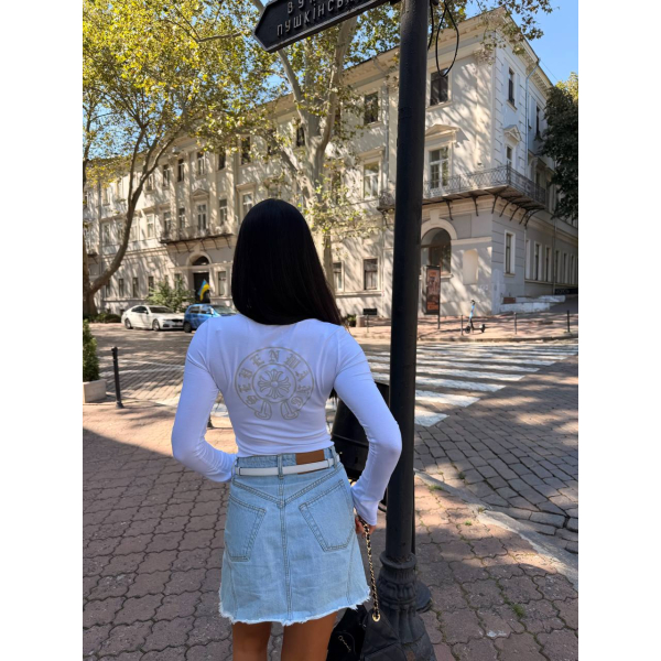 Жіночий лонгслів з віскози в стилі бренду, колір білий 42-46